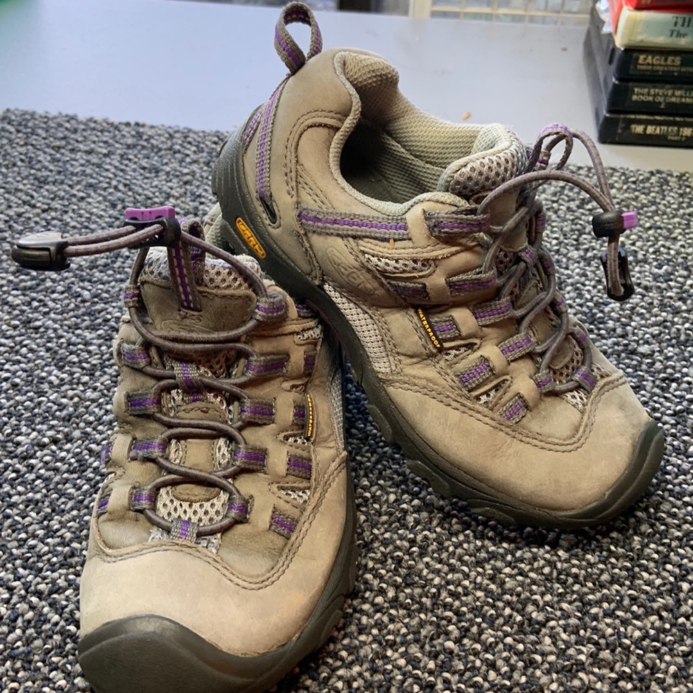 Keen Tennis shoes